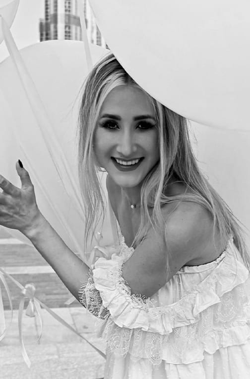 Acasă 10 Izabela Uratoriu 01